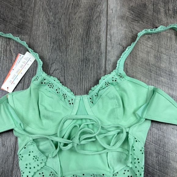 Colsie Green Eyelet Bralette Top‎ - Picture 12 of 13